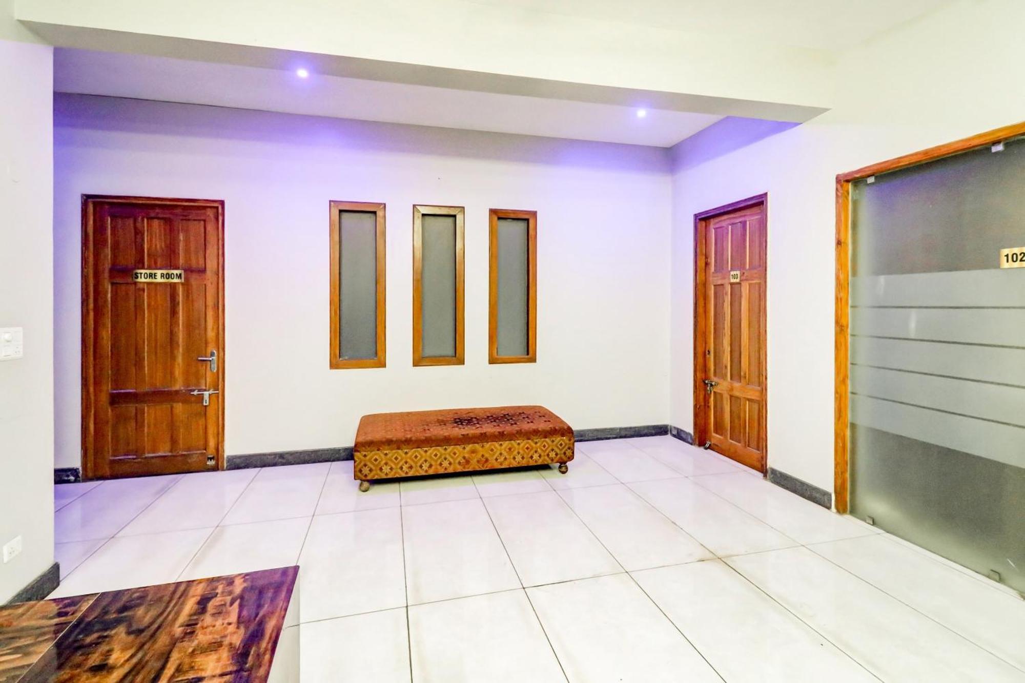 Hotel O Tokyo Chinhat エクステリア 写真